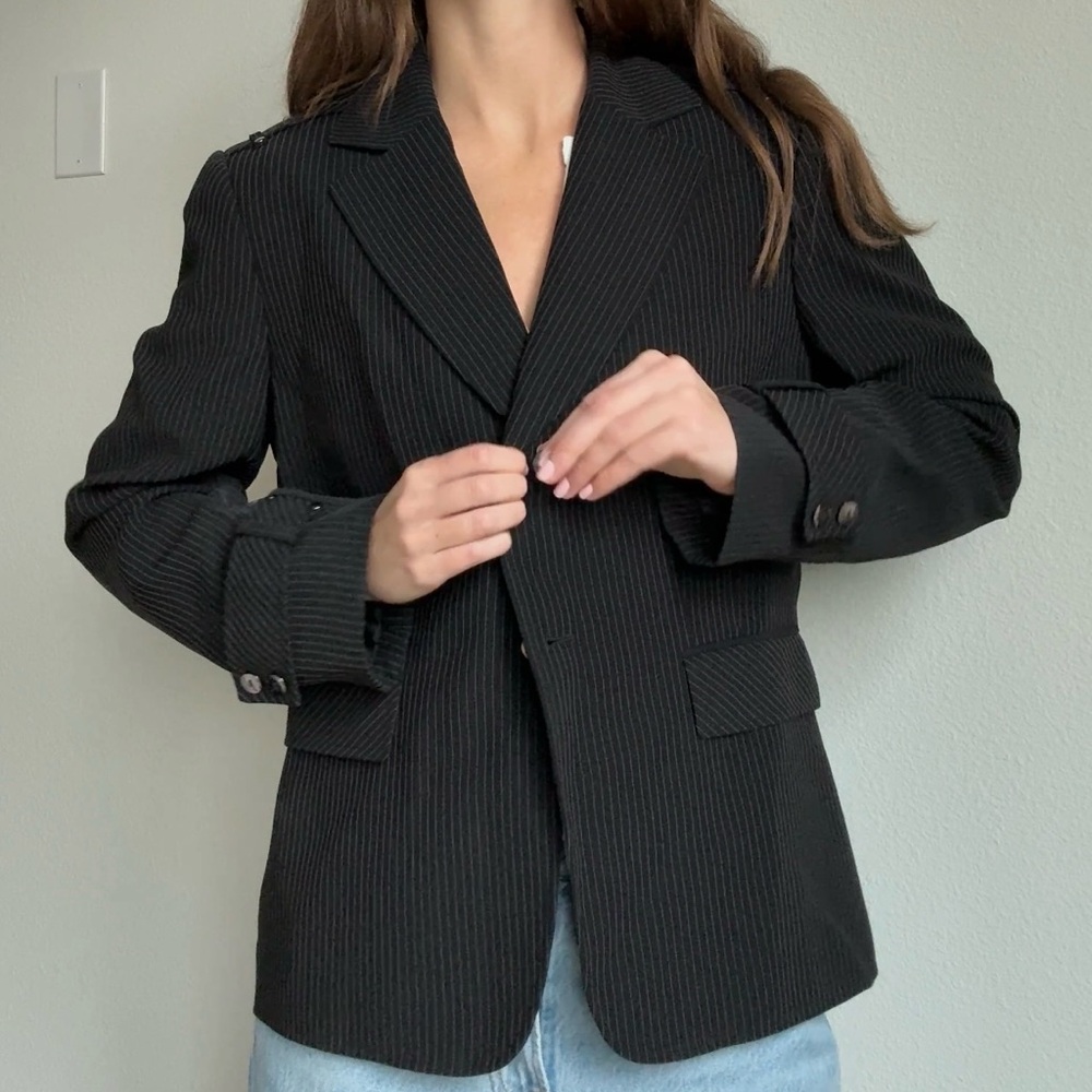 Tahari black pin stripped blazer